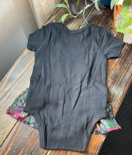 Load image into Gallery viewer, Festive Black Short Sleeve Qaspeq Onesie (size 24 months)
