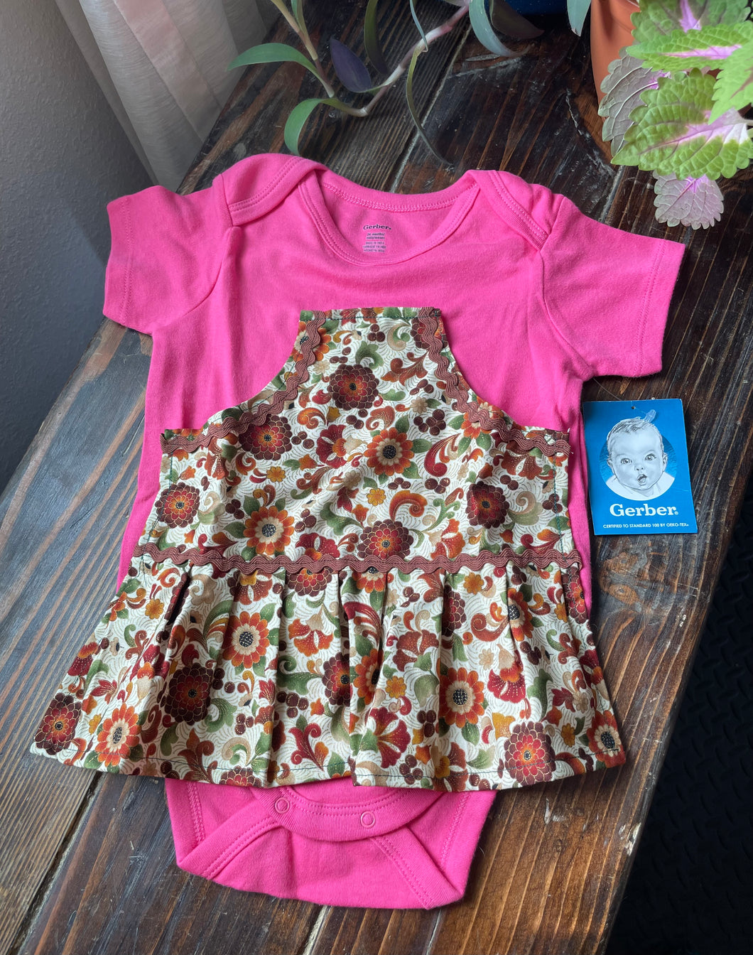 Autumn Orange Pink Short Sleeve Qaspeq Onesie (size 24 months)